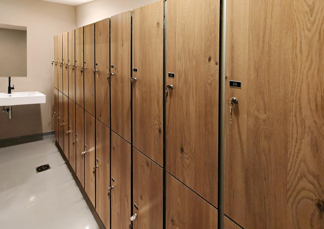 Volkernkast met houtdecor