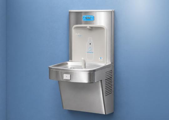 Trinkbrunnen mit Flaschenfüll-Armaturen