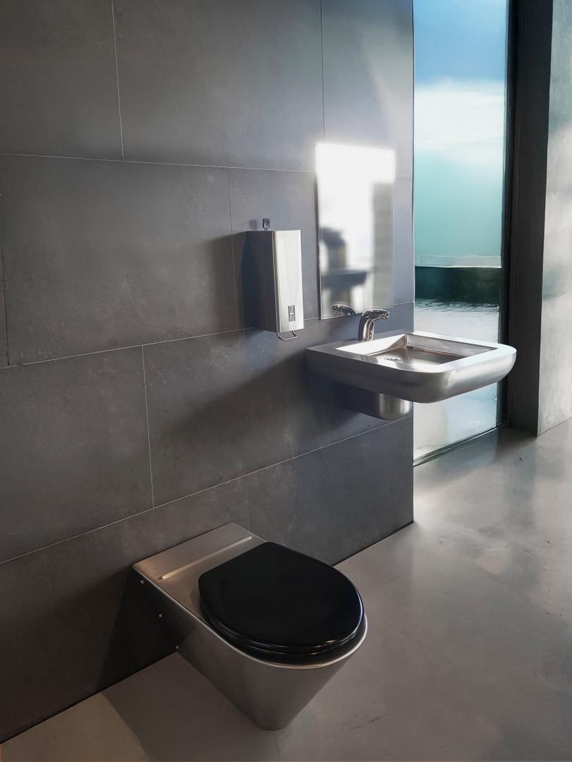 Hangend toilet voor mindervaliden TYTON